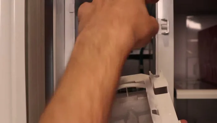 Reinstall the ice tray, securing it with bolts and tracks.