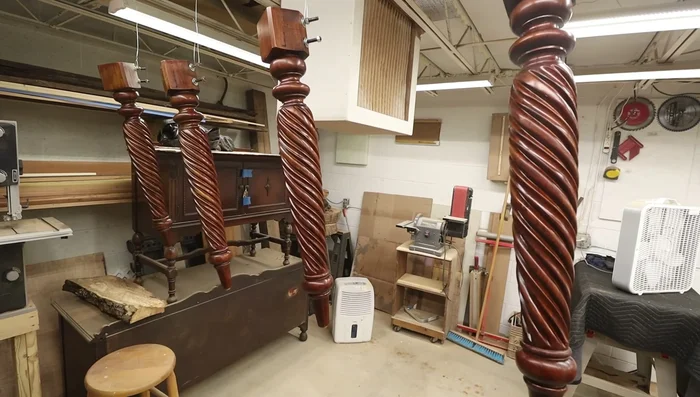 After the shellac mix dries, buff the legs with fine steel wool, clean with a rag and furniture polish.