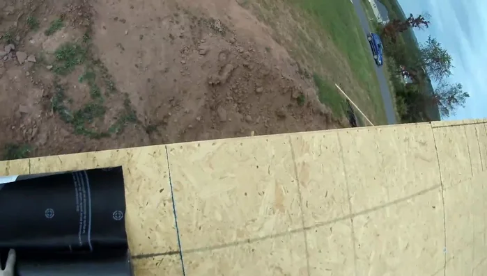 Nail securely: Nail the first row thoroughly, hitting every circle on the synthetic paper for maximum stability, especially near the edge of the roof.