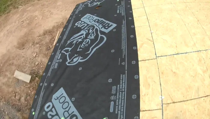 Nail securely: Nail the first row thoroughly, hitting every circle on the synthetic paper for maximum stability, especially near the edge of the roof.