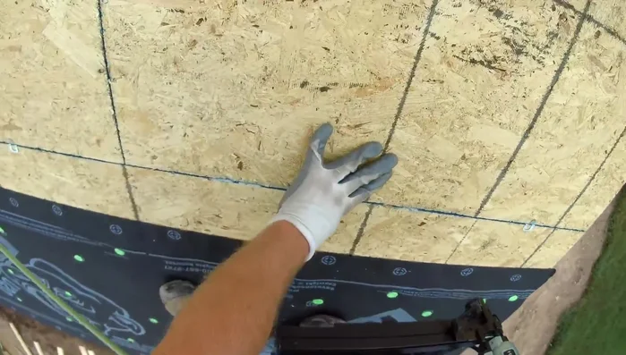 Subsequent rows: For subsequent rows, nail approximately half of the designated circles on the synthetic roof paper.