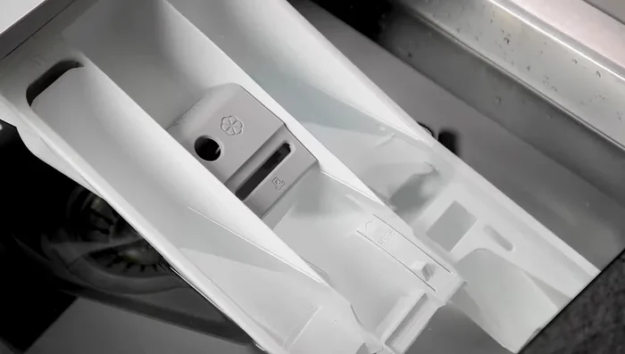 Gently clean the drawer with a stiff nylon brush. Avoid using detergents or bleach.