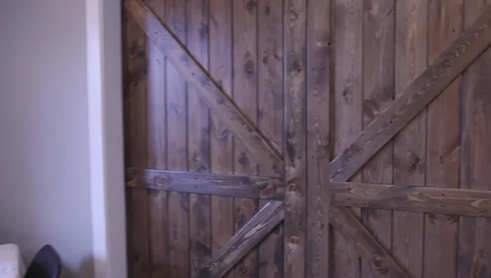 Sand and finish: Sand with a belt sander and hand sander to create smooth surface (120-300 grit sandpaper). Apply stain and varnish (or paint).