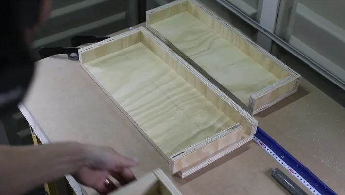 Apply a layer of light aqua stain.