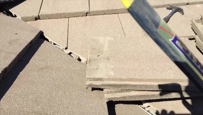 Prepare the area. Remove any nails or debris from the affected area. Clean the valley to prevent further leaks.