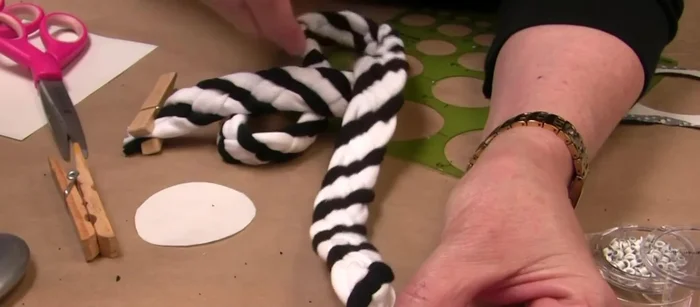 Glue the ends of the braid together.