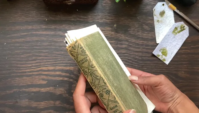 Sew the signatures together using a kettle stitch (video tutorial linked in description).