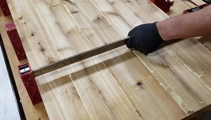 Trim the ends of the tabletop flush with the track saw.
