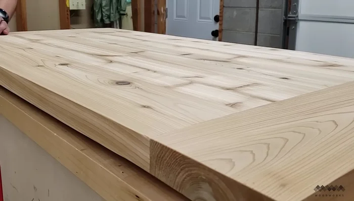 Screw the tabletop to the base using the cleats.