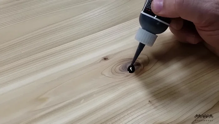 Screw the tabletop to the base using the cleats.