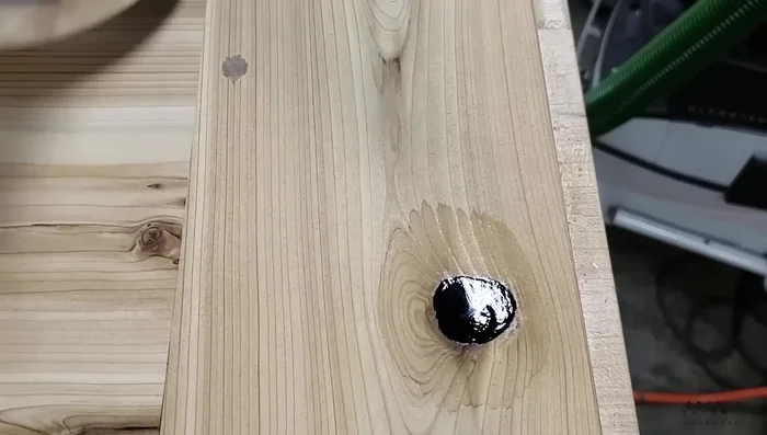 Screw the tabletop to the base using the cleats.