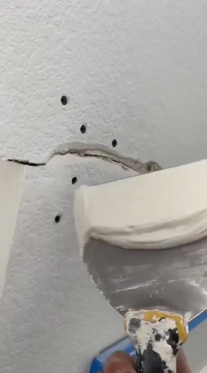 Mix joint compound (hot mud is recommended for faster drying).