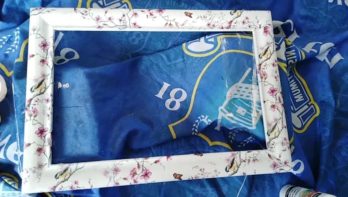 Allow the Mod Podge to dry completely.