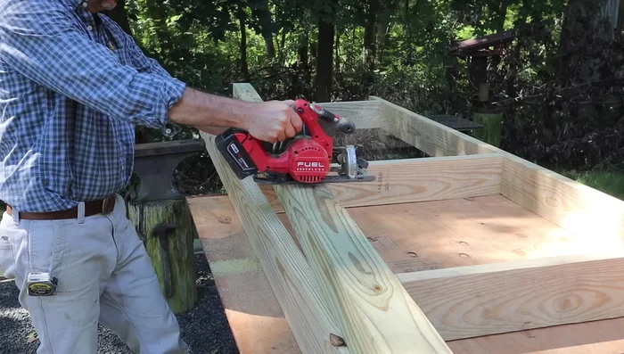 Cut decorative angles on posts: Cut a 45-degree angle at the top of each post.