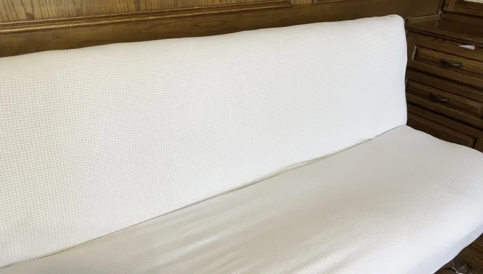 Add vinyl adhesive stickers and removable adhesive wallpaper to lighten and decorate the walls.