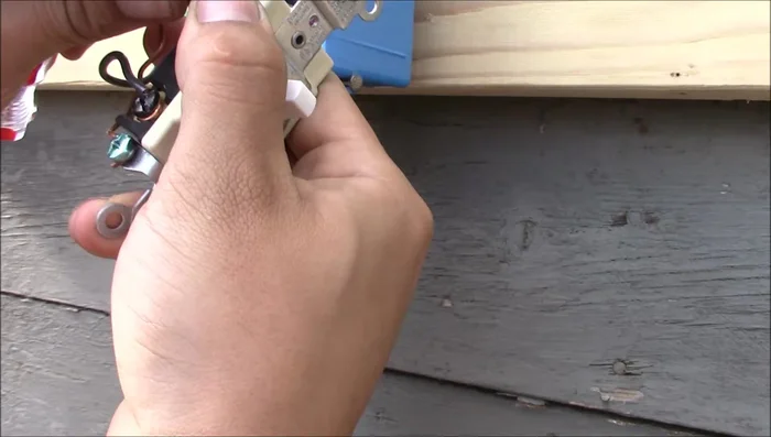 Connect the two outgoing traveler wires to the bronze terminals of the four-way switch (order doesn't matter).