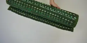 DIY Recycled Clothing Rug: Upcycle Old Clothes into a Stunning Home Decor!