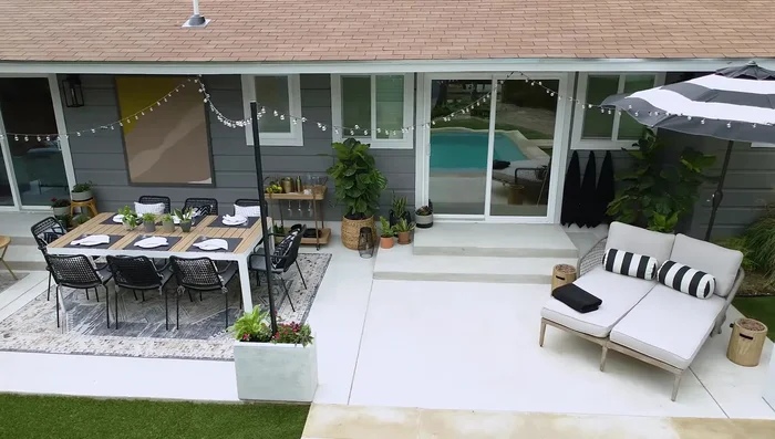 Adjust spacing and tension: Adjust the planters and lights to achieve the desired spacing and tension for each strand.