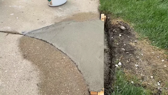 Use a sponge to remove excess moisture from the surface for a rough finish.