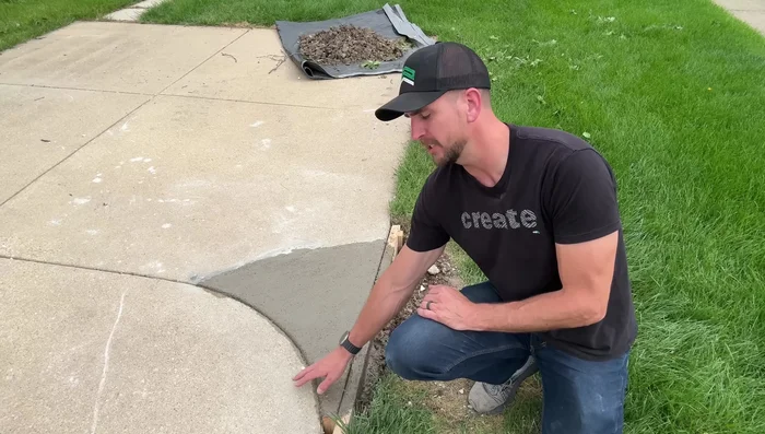 Use a sponge to remove excess moisture from the surface for a rough finish.