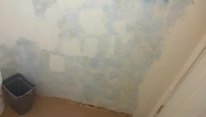 Mix the joint compound with water until it reaches a yogurt-like consistency. Add water gradually to avoid wasting material.