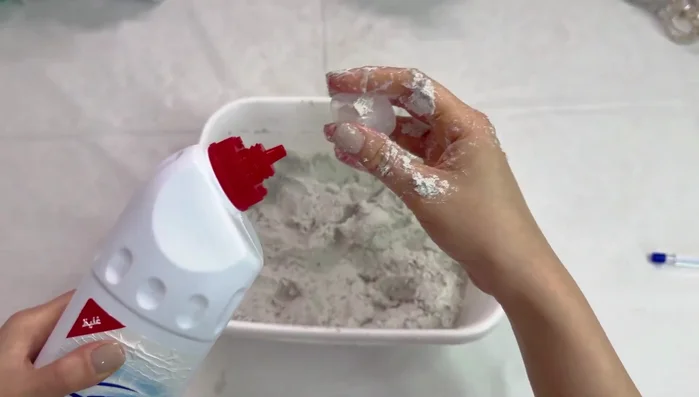 Add a small amount of disinfectant and knead well.