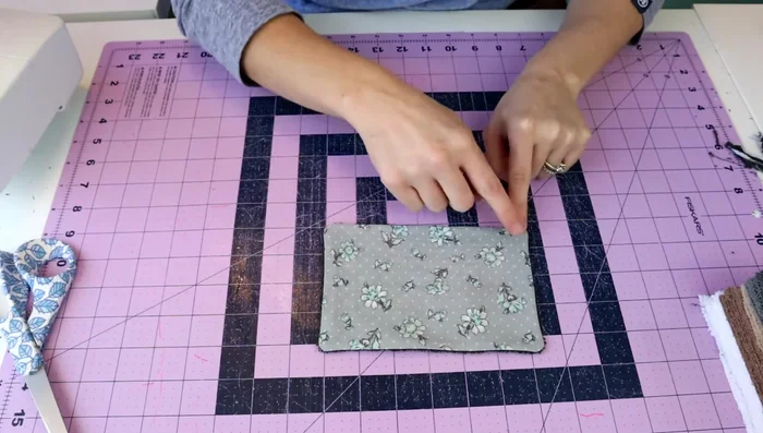 Cut threads: Trim away the excess threads from the front and back of the finished paper towel.