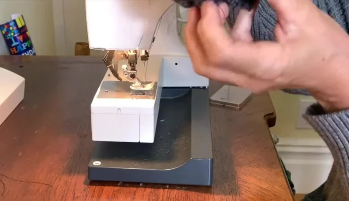 Close the bottom of the cozy using a needle and thread (or yarn). Sew several times to secure it.