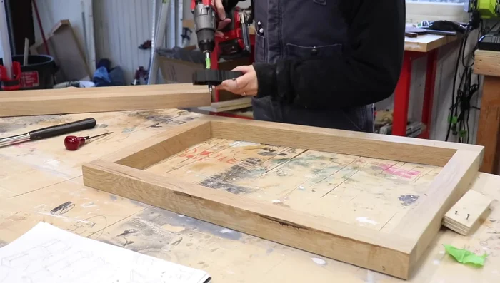 Glue and clamp the stretchers to the base.