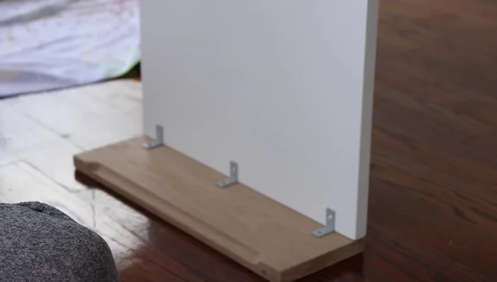 Attach the desktop to the base using figure 8 tabletop fasteners.