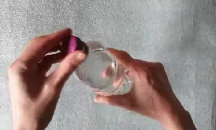 Screw the cap back on.