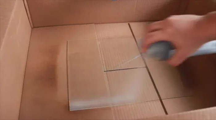 Allow the primer to dry for 10 minutes, then add a second coat. Allow to dry for another 10 minutes.