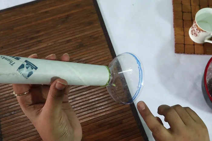 Prepare the bottle piece: Sand the surface of the plastic bottle piece to ensure better adhesion of the wall putty.