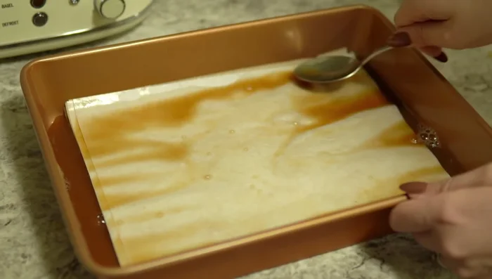 Soak the paper: Let the paper soak in the tea for 15 minutes.