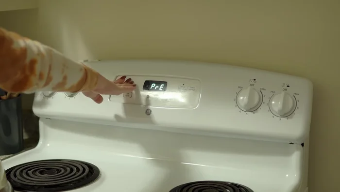 Brew tea: Steep 6 chai tea bags in approximately 600ml (2.5 cups) of boiling water for 15 minutes.