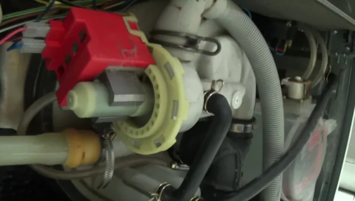 Remove and clean the top pressure bowl.