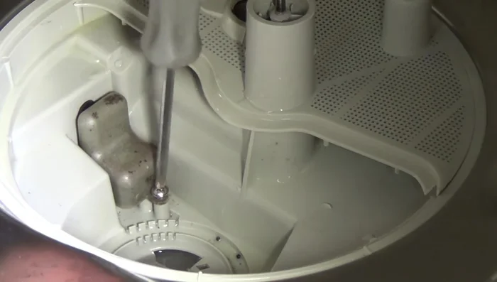 Remove and clean the top pressure bowl.