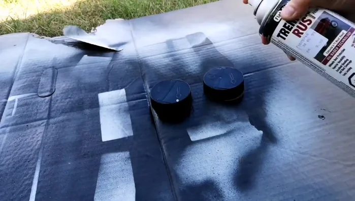 Paint the lids with black Fusion paint.