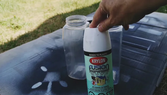 Paint the lids with black Fusion paint.