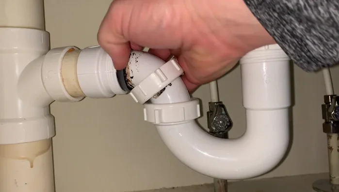 Clean the P-trap and drain pipes thoroughly.