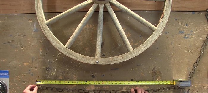 Attach the chain to the eye screws using D-ring shackles.