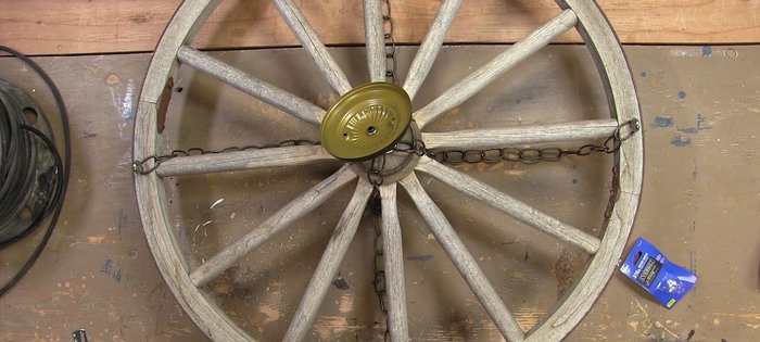 Attach the chain to the eye screws using D-ring shackles.