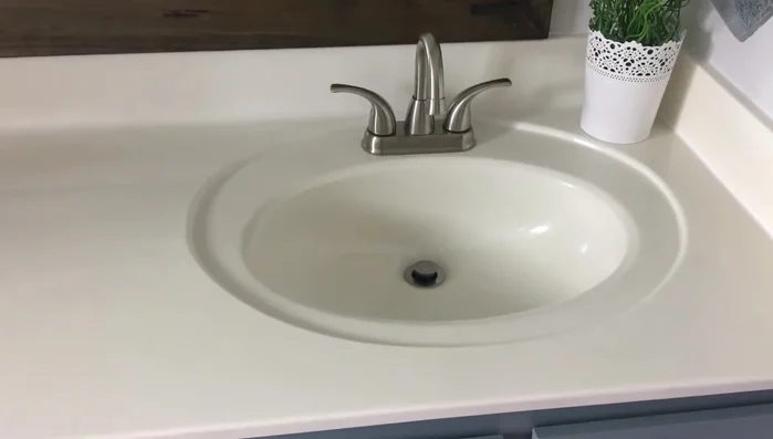 Faucet Upgrade: Replace outdated faucets with new, stylish ones to match your updated cabinet hardware. Consider mixing metals (e.g., brushed nickel and oil-rubbed bronze) for a Farmhouse feel.