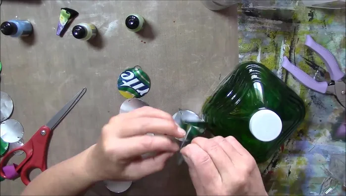 Attach the aluminum circle strands to the corners and center of the water bottle top.