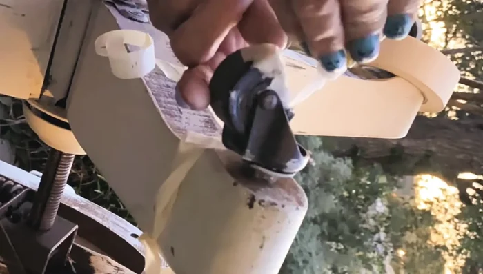 Tap between layers to distribute baking soda before adding glue.