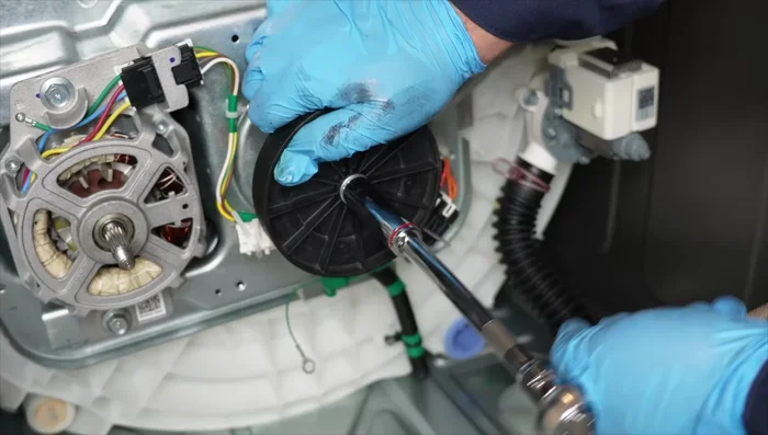 Inspect the white clutch (plastic gear) for wear. Replace if necessary.