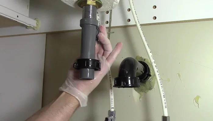 Tighten the pivot rod.