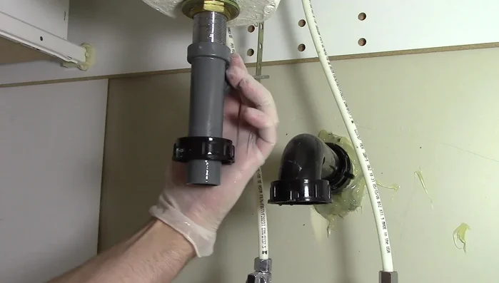 Tighten the pivot rod.