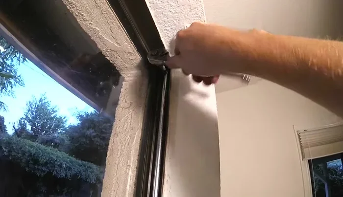 Slowly raise the window until the balance hook snaps into place.