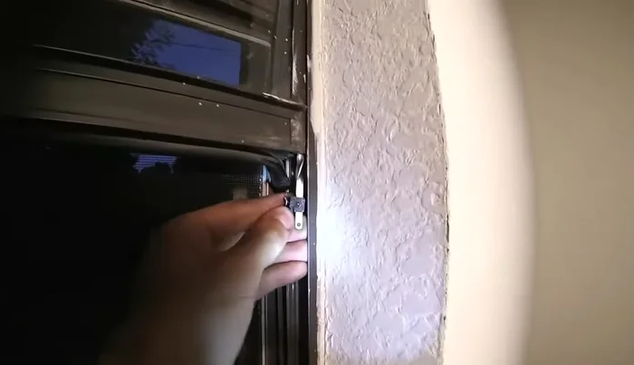 Slowly raise the window until the balance hook snaps into place.
